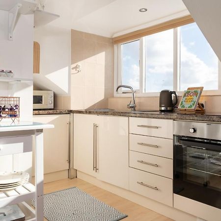 Stunning Views Over Mounts Bay With Balcony 彭赞斯 外观 照片