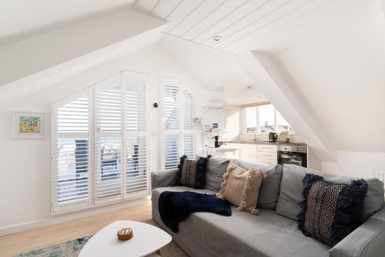 Stunning Views Over Mounts Bay With Balcony 彭赞斯 外观 照片