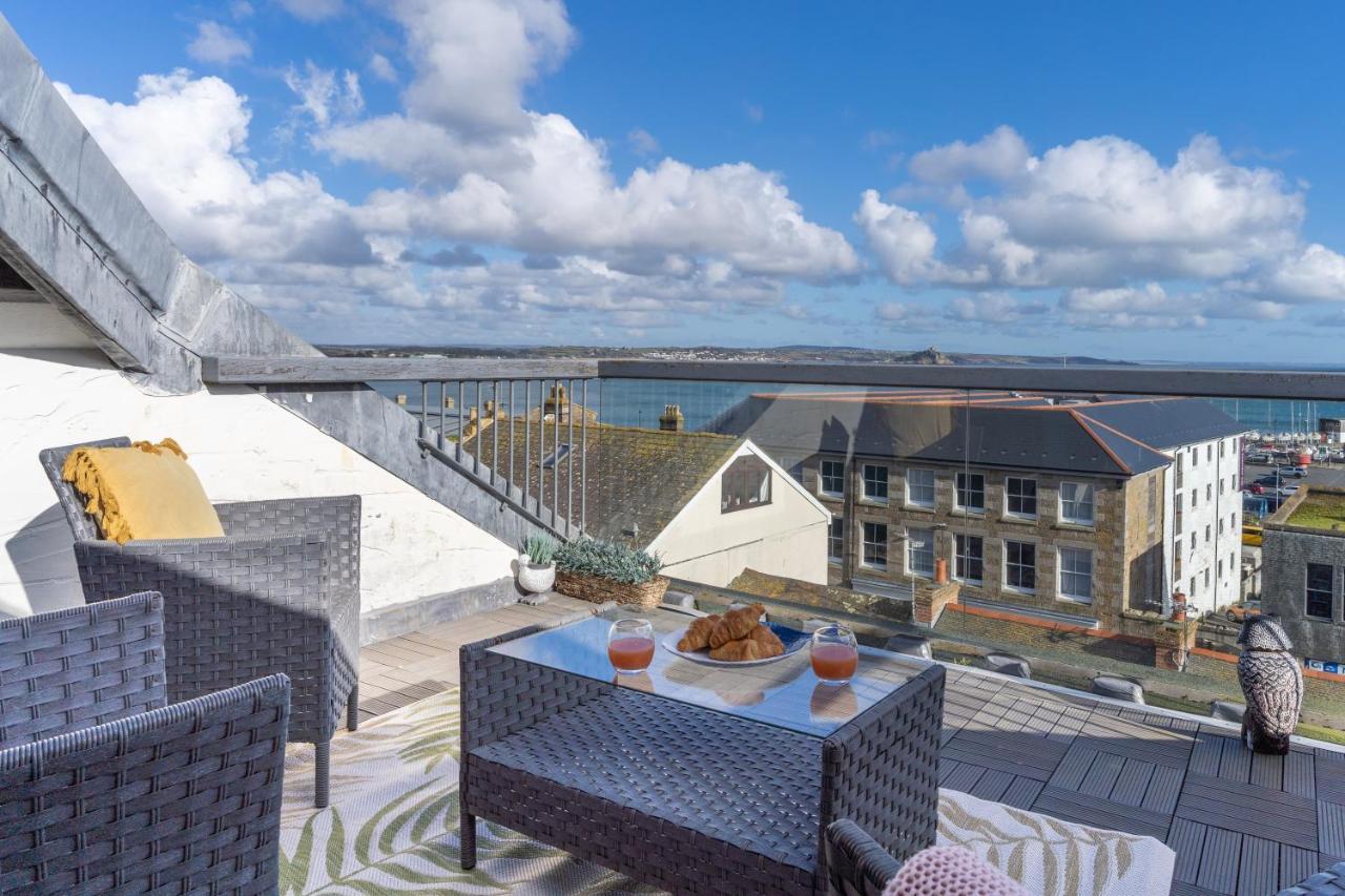 Stunning Views Over Mounts Bay With Balcony 彭赞斯 外观 照片