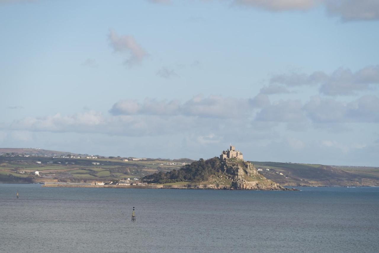 Stunning Views Over Mounts Bay With Balcony 彭赞斯 外观 照片