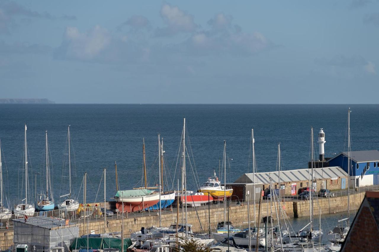 Stunning Views Over Mounts Bay With Balcony 彭赞斯 外观 照片