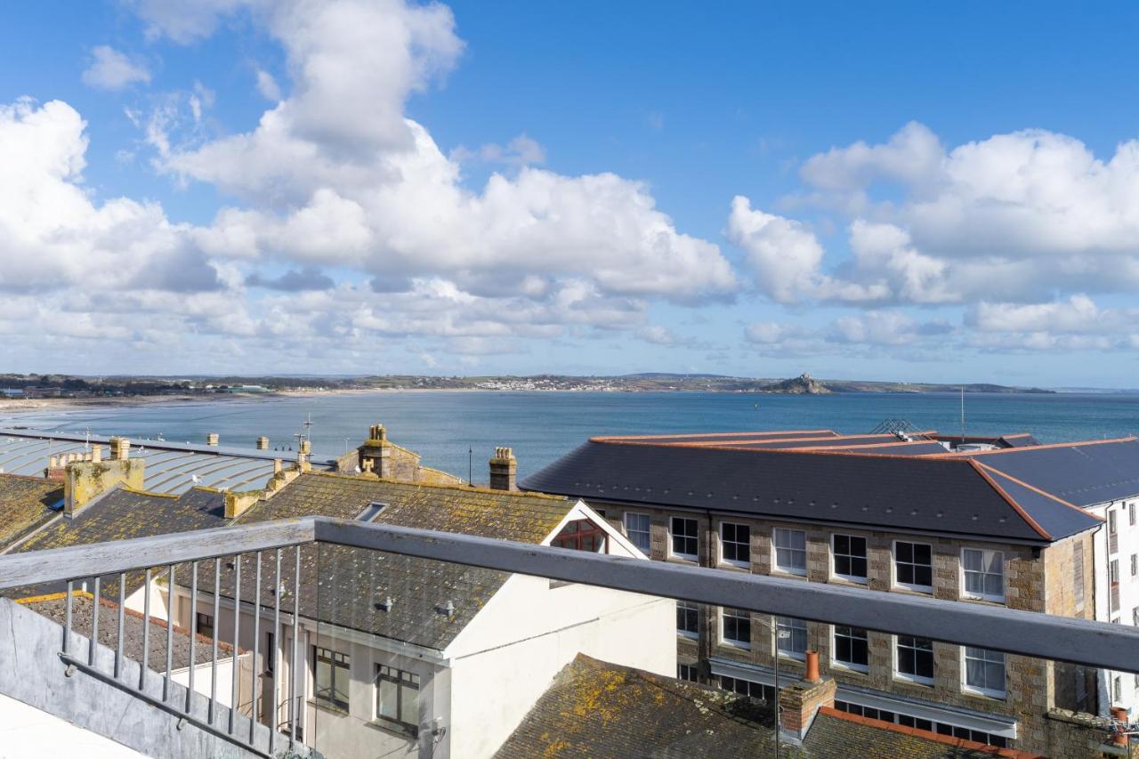 Stunning Views Over Mounts Bay With Balcony 彭赞斯 外观 照片
